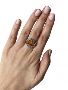 Кольцо серебряное, камень Янтарь, артикул:81162018