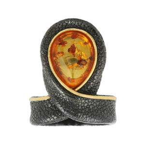 Кольцо серебряное, камень Янтарь, артикул:71161349