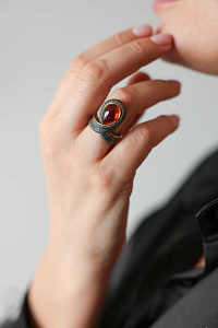 Кольцо серебряное, камень Янтарь, артикул:71161349